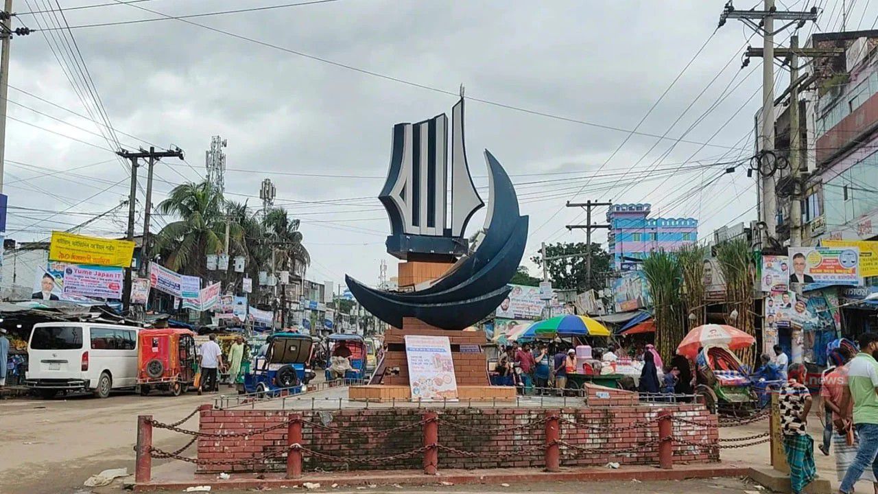 জব্দ বালু ঘিরে ছাগলনাইয়ায় বিএনপির দুই পক্ষের সংঘর্ষ, ককটেল বিস্ফোরণ ও গুলির ঘটনা