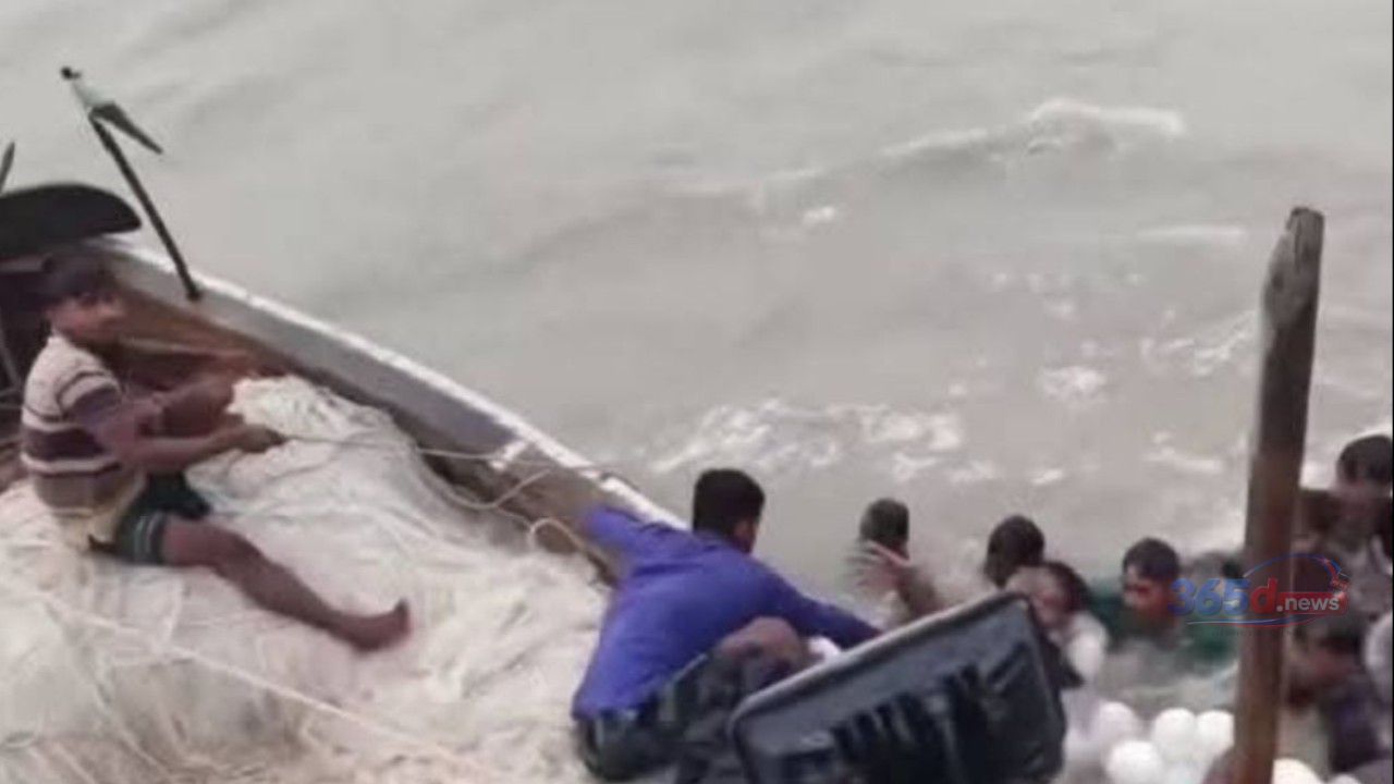 উত্তাল সাগরে ডুবল ‘এফবি বরকত’, নিখোঁজ ৫ জেলে