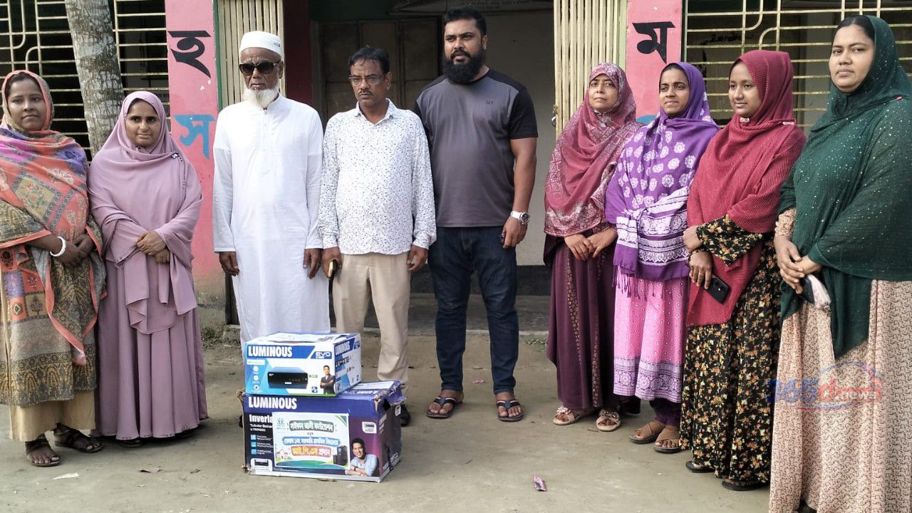 বেলাবের স্কুলে আইপিএস দিল বাদশা সাইফান আলী ফাউন্ডেশন