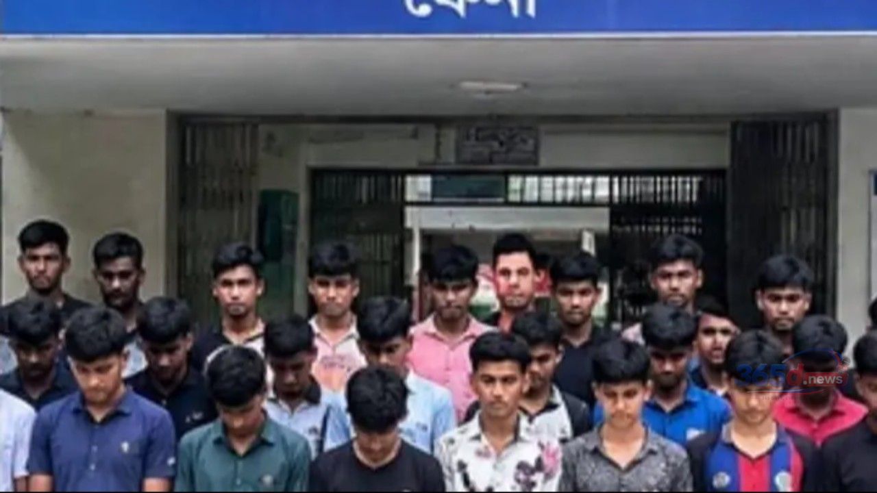 ফেনীতে কিশোর গ্যাং দমনে পুলিশের অভিযান, আটক ৩৮